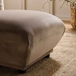 Gianni Pouffe, Mink Velvet -Entreprise Cc Shop BOSF 9678 TAUPE VEL STOOL scene2