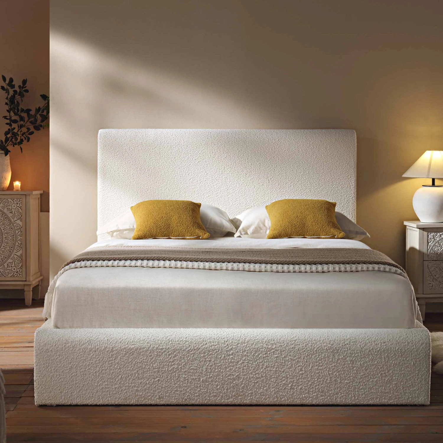 Hampstead Ecru Boucle Curved Bed With 4-Drawer Storage 5 Hampstead Ecru Boucle Curved Bed With 4-Drawer Storage - Image 3